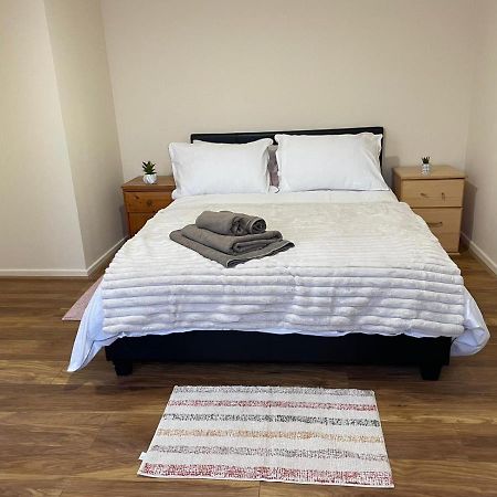 Single And Doubles Rooms Close To Central London Bagian luar foto