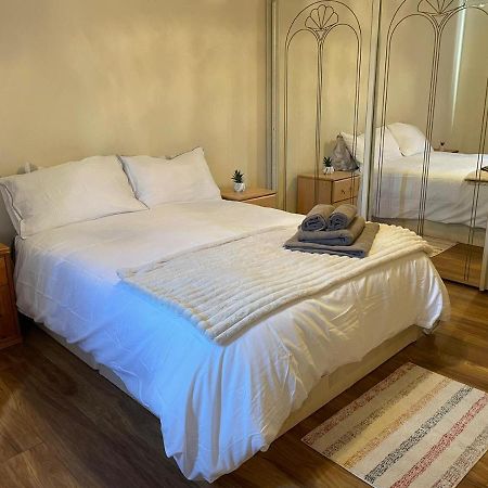 Single And Doubles Rooms Close To Central London Bagian luar foto