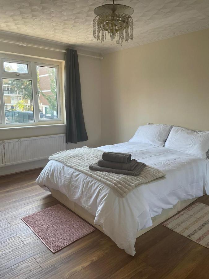 Single And Doubles Rooms Close To Central London Bagian luar foto