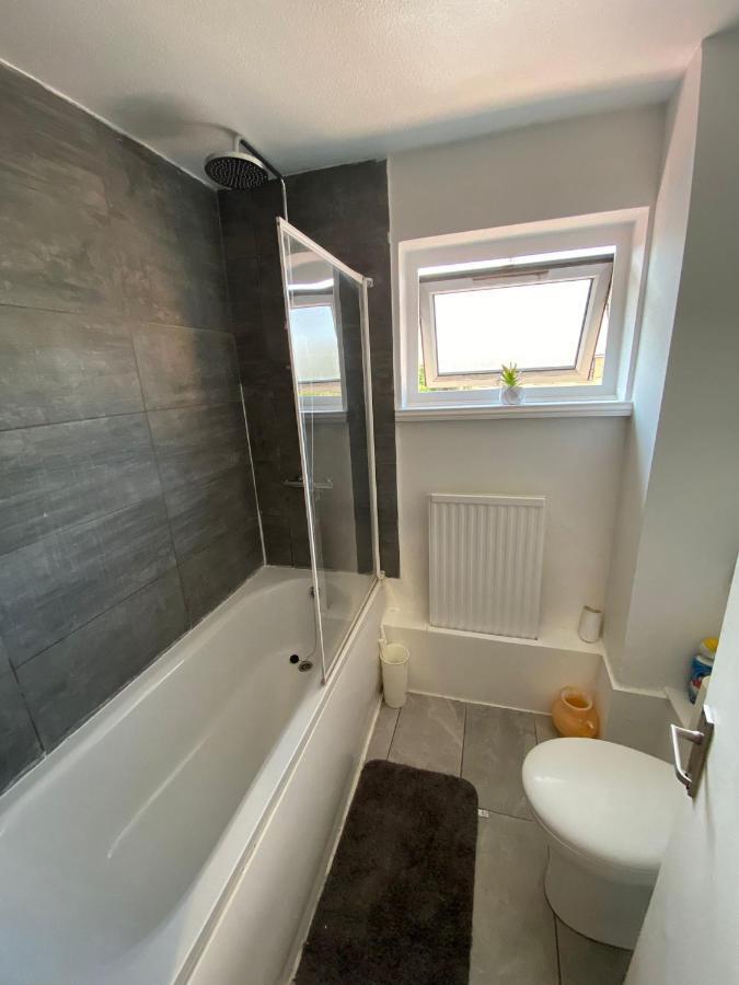Single And Doubles Rooms Close To Central London Bagian luar foto