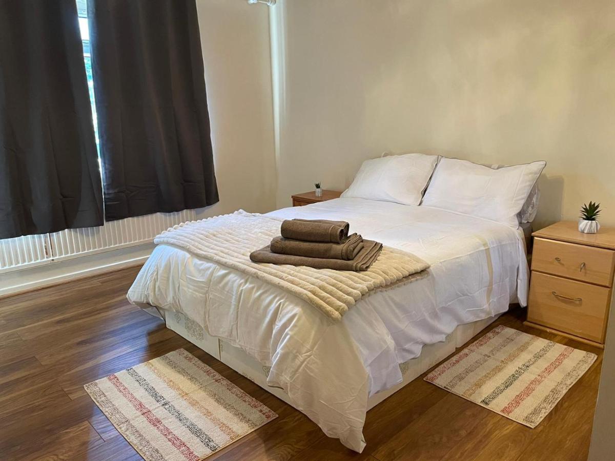 Single And Doubles Rooms Close To Central London Bagian luar foto