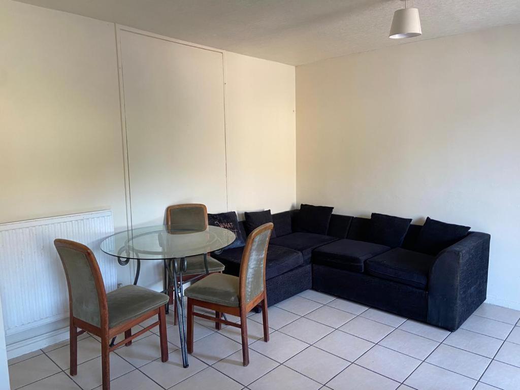 Single And Doubles Rooms Close To Central London Bagian luar foto